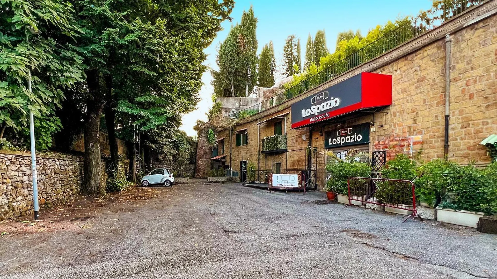 The Trendiest House Just Few Steps From The Colosseum Italy