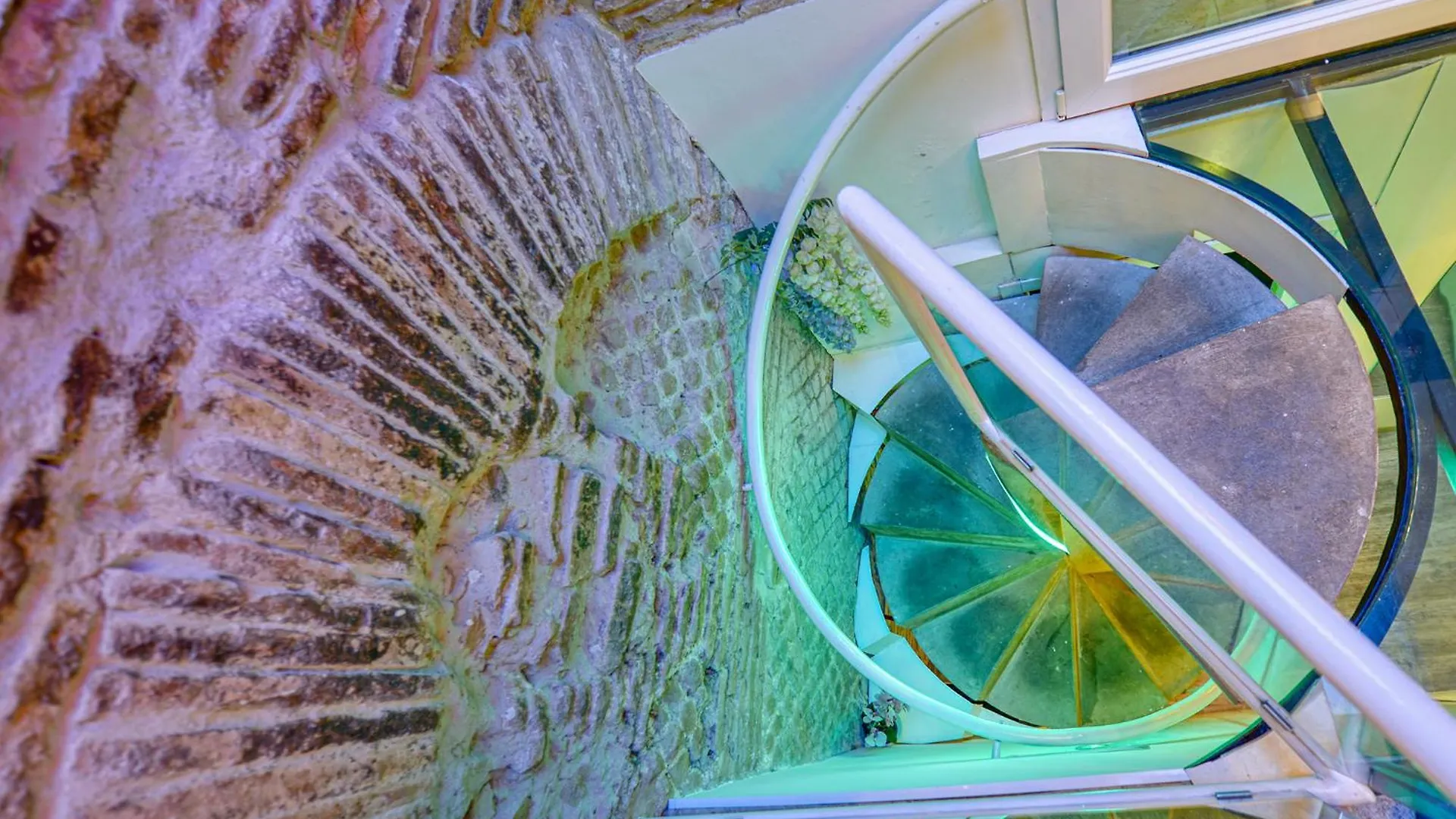 The Trendiest House Just Few Steps From The Colosseum Rom