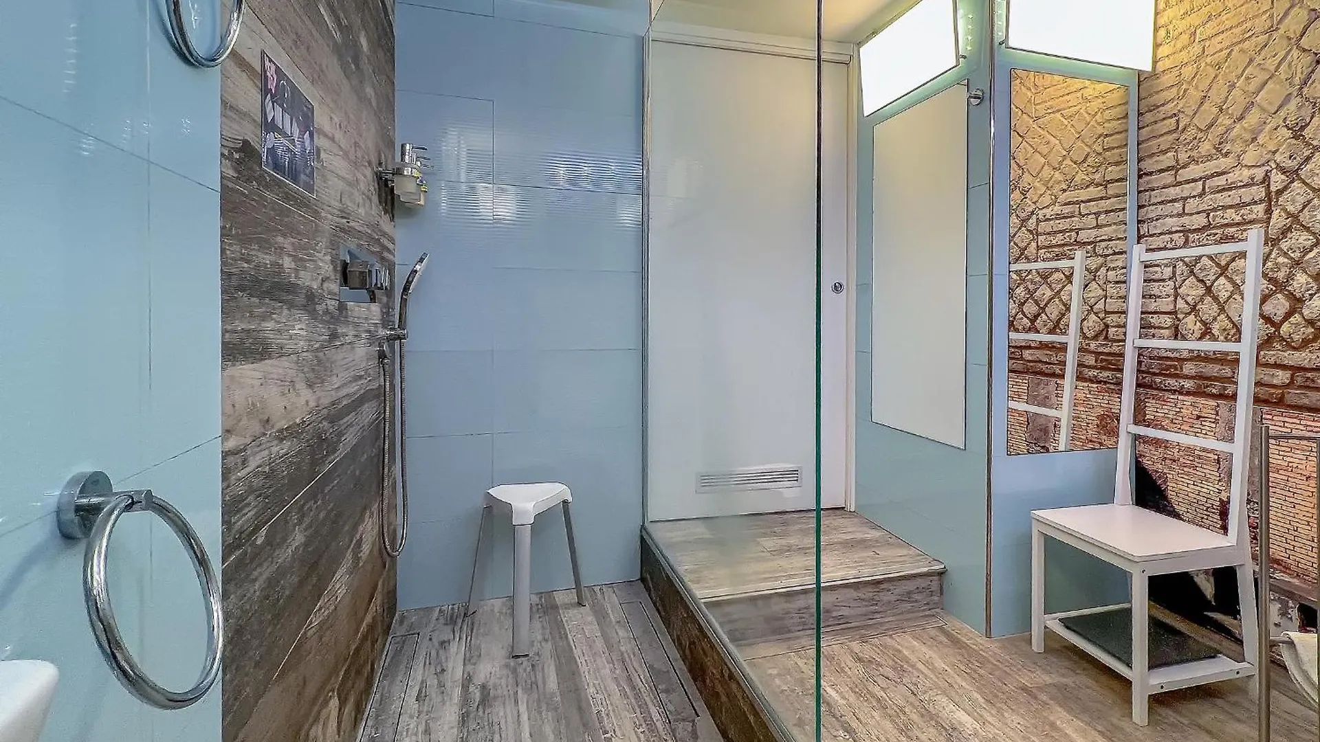 The Trendiest House Just Few Steps From The Colosseum Italy